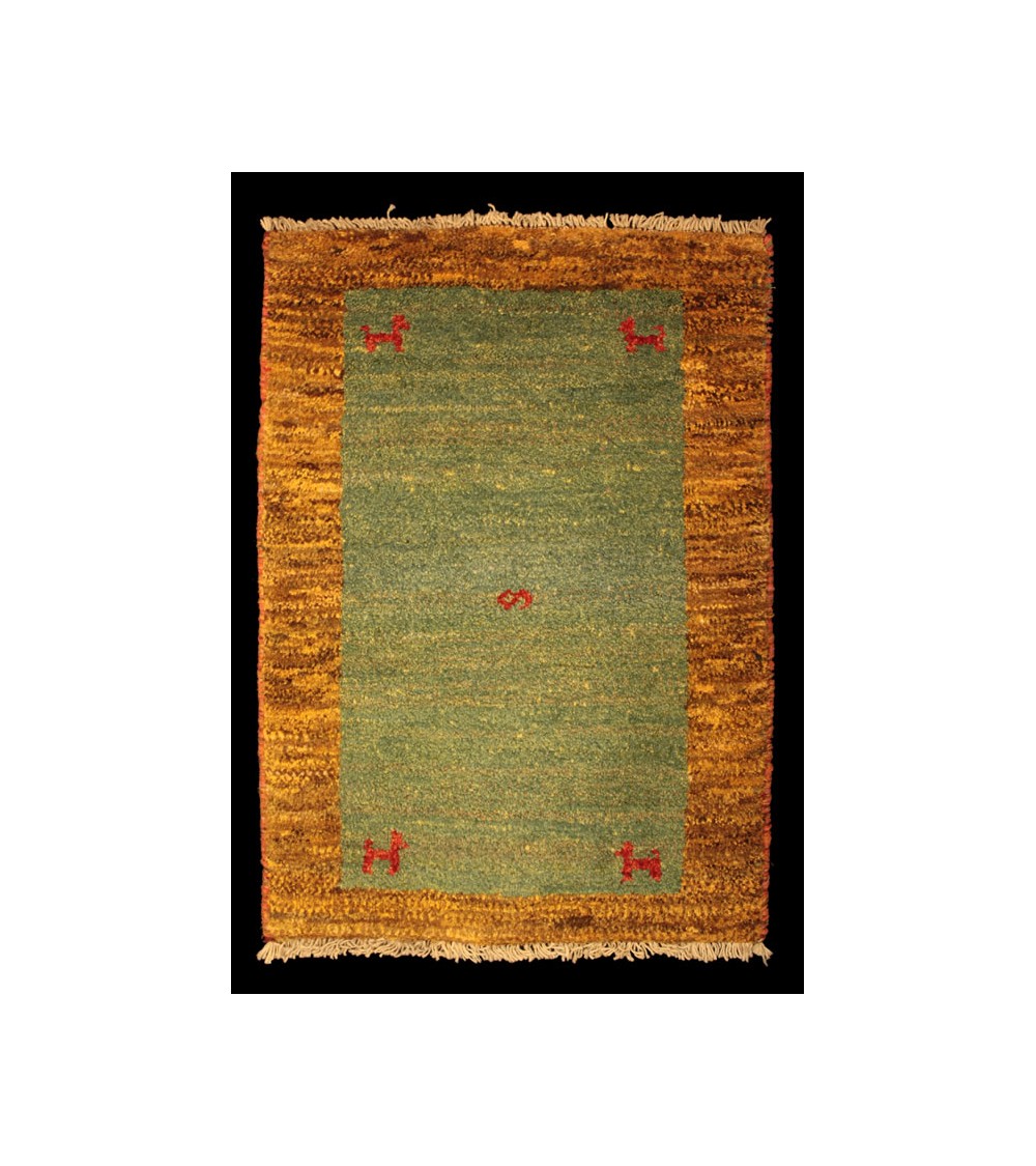 Origine: Gabbeh, Iran
Dessin: solide
Couleurs : Vert, Or             Dimension: 93 cm x 65 cm